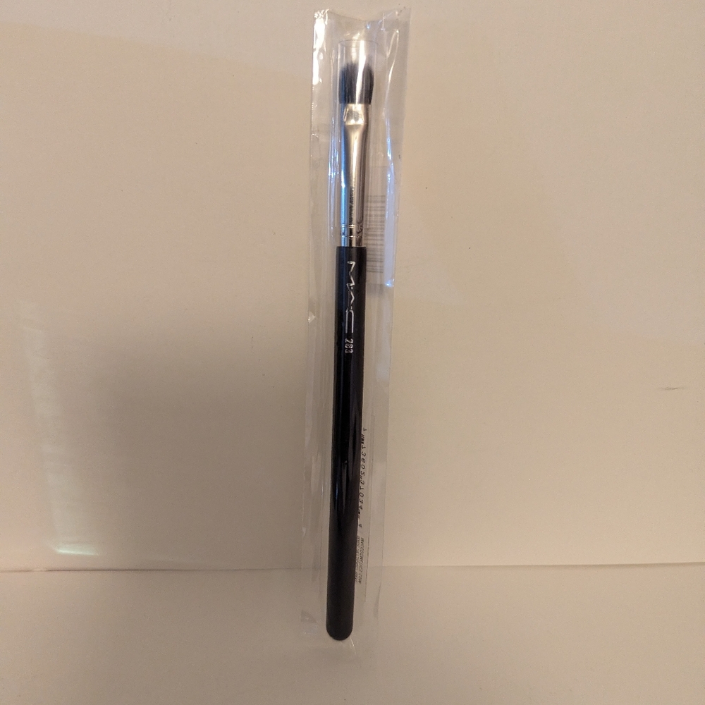 MAC 283 Small Eyeshadow Brush